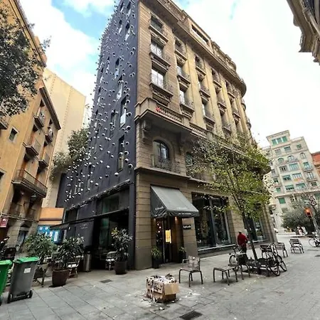 Acogedor Piso En El Corazon De La Ciudad Con Patio Exclusivo *
