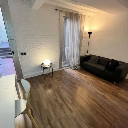 Acogedor Piso En El Corazon De La Ciudad Con Patio Exclusivo